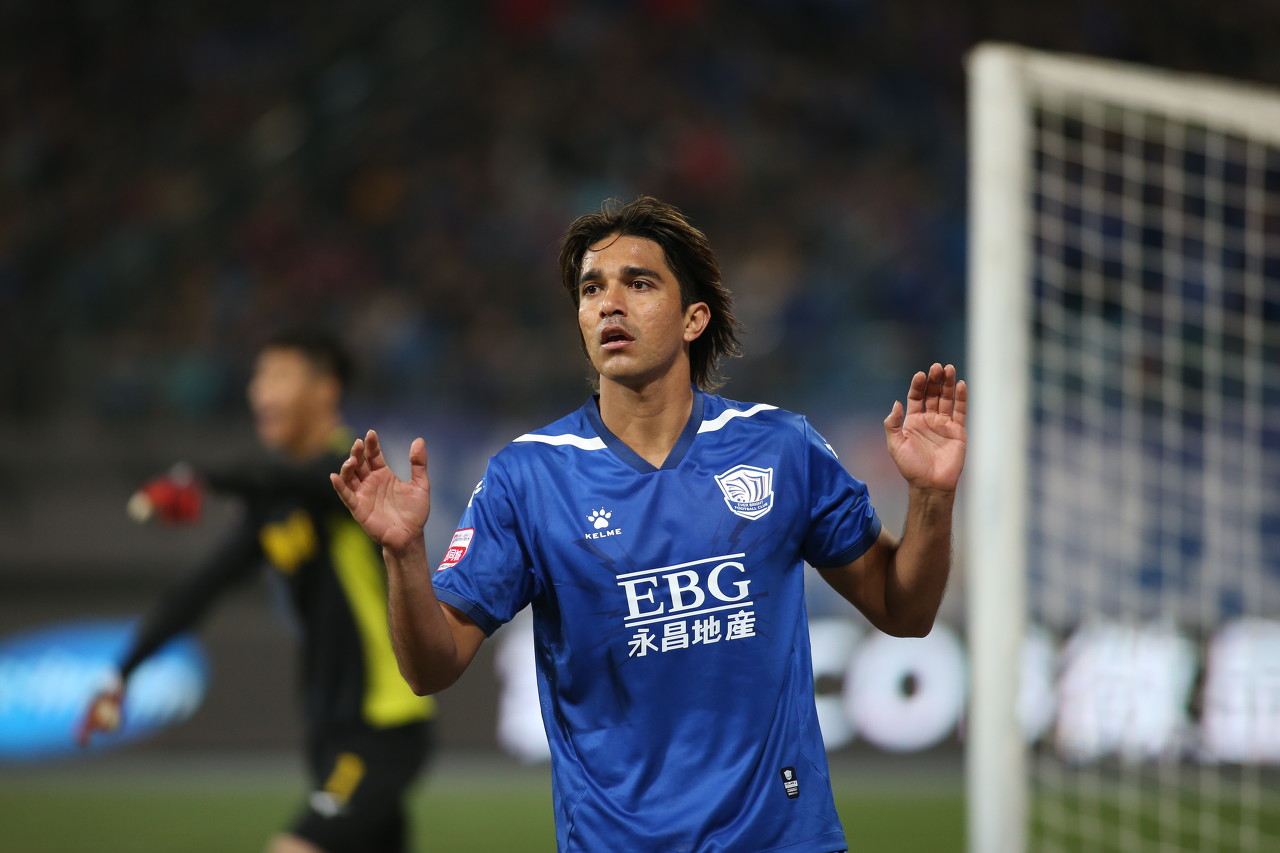 规则模拟器-38岁中超旧将想复出踢跨洲附加赛，玻利维亚主帅婉拒：一年没踢球