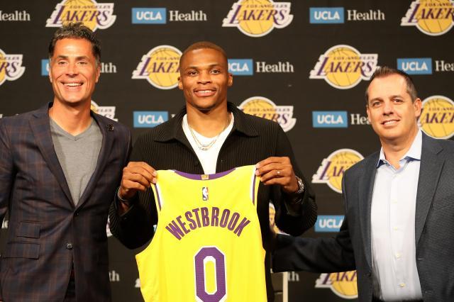 1649479025024059647.jpg Russell-Westbrook-Frank-Vogel-Rob-Pelinka-scaled.jpg